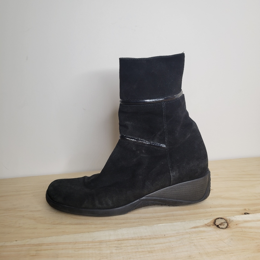 Aquatalia black suede wedge heel boots 7